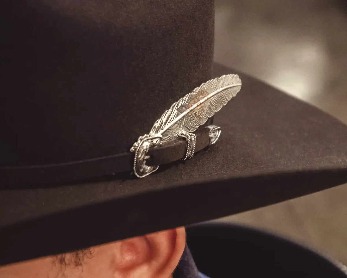 Pena Metal Para Chapéu Jeito da Roça Prateada PC01